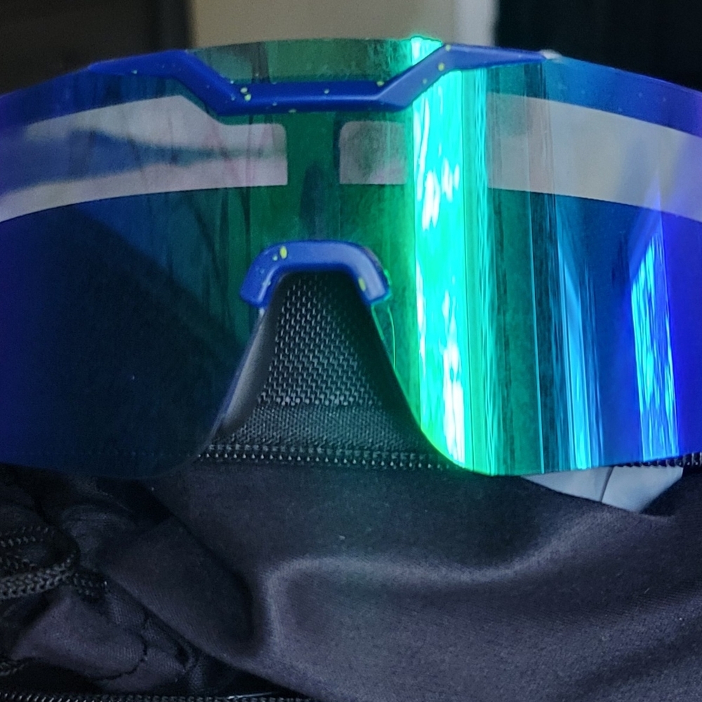 NIB Blue Reflective Sports Sunglasses w/hard Case